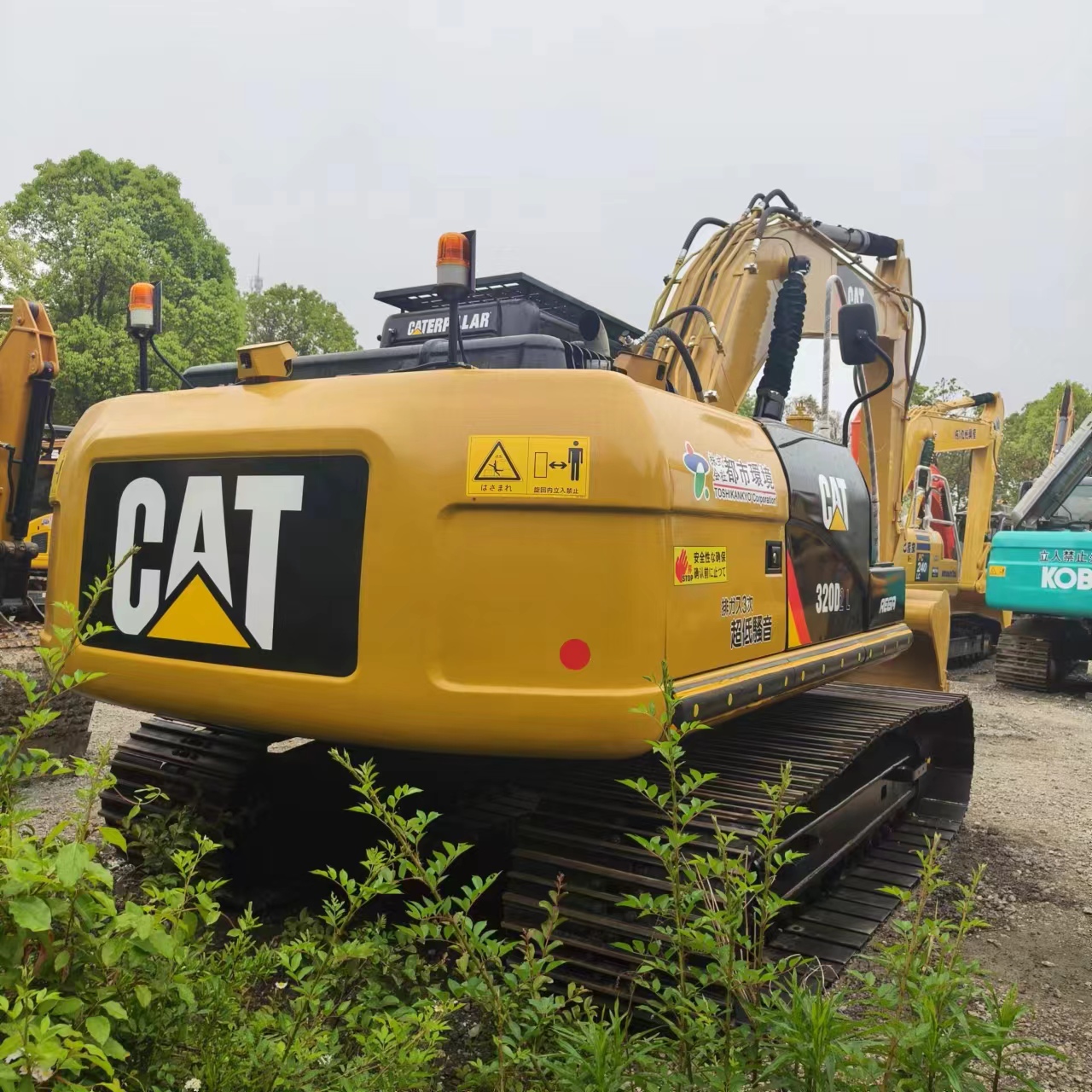 Crawler excavator CATERPILLAR 320D2: picture 6