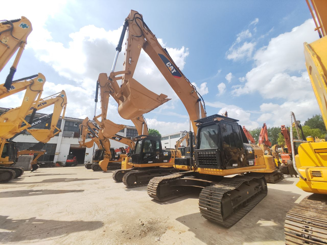 CATERPILLAR 323D - Crawler excavator: picture 1 CATERPILLAR 323D - Crawler excavator: picture 1