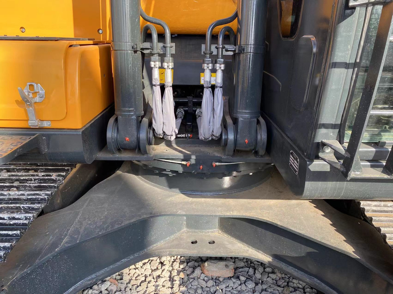 HYUNDAI R220-9S - Crawler excavator: picture 2 HYUNDAI R220-9S - Crawler excavator: picture 2