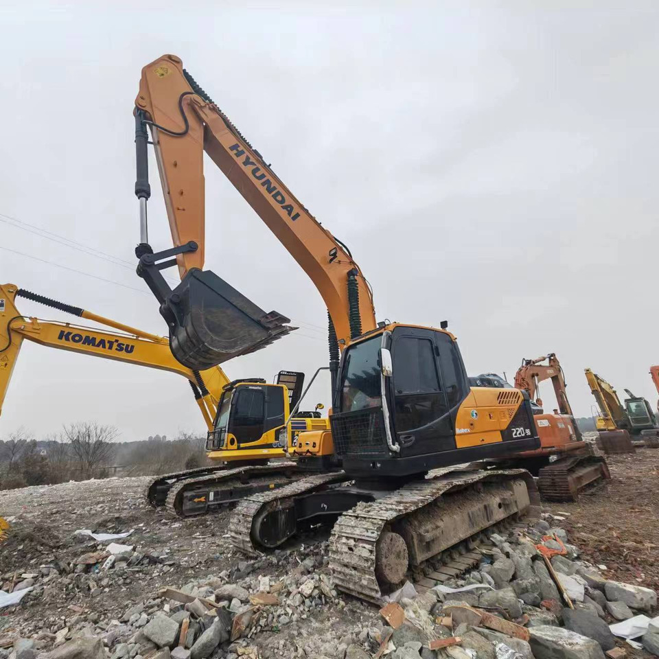 Hyundai HX220L - Crawler excavator: picture 3 Hyundai HX220L - Crawler excavator: picture 3