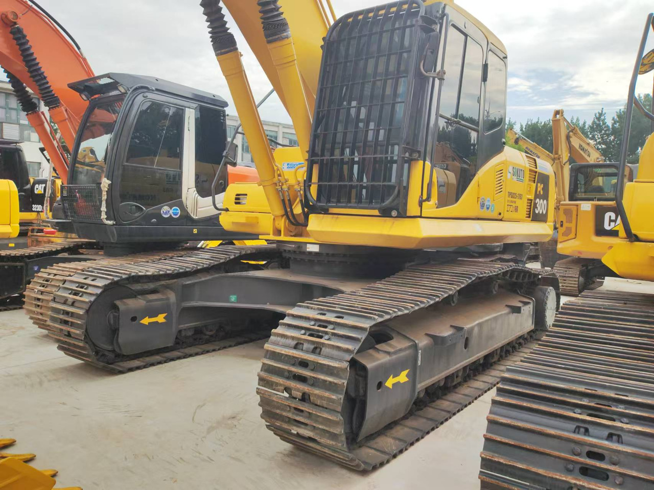 Crawler excavator KOMATSU PC300: picture 7