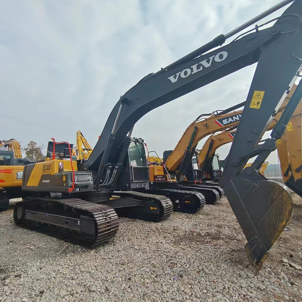 Crawler excavator VOLVO EC240: picture 16