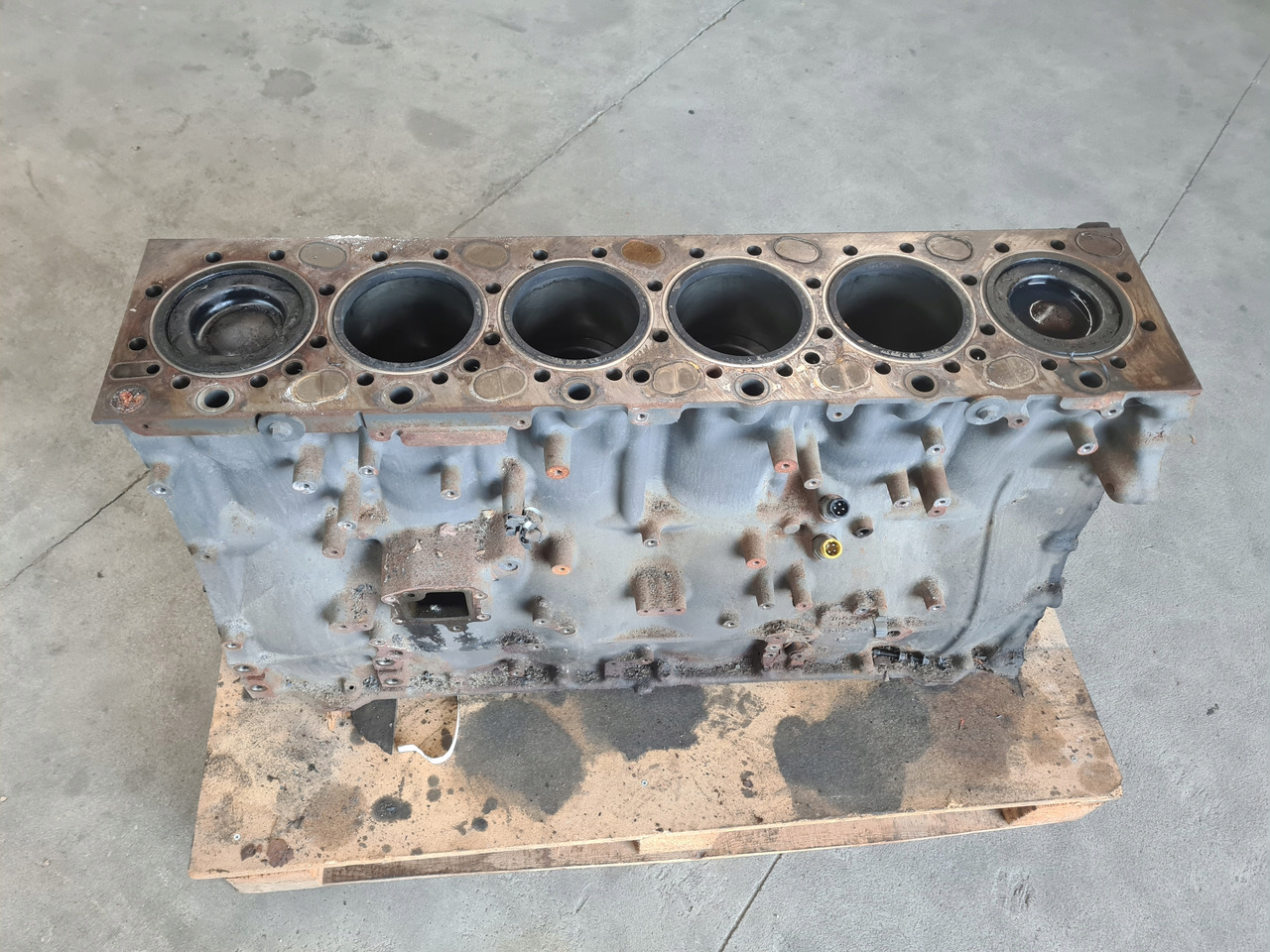 BLOK SILNIKA SŁUPEK TŁOKI WAŁ RENAULT GAMA T DTI 13 K2 - Cylinder block: picture 5 BLOK SILNIKA SŁUPEK TŁOKI WAŁ RENAULT GAMA T DTI 13 K2 - Cylinder block: picture 5