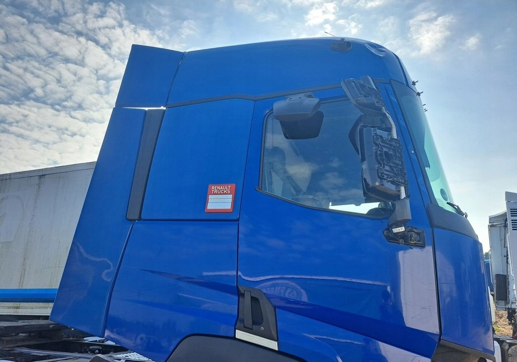 KOMPLETNA RENAULT GAMA T RANGE EURO 6 RENAULT GAMA T RANGE - Cab: picture 5 KOMPLETNA RENAULT GAMA T RANGE EURO 6 RENAULT GAMA T RANGE - Cab: picture 5