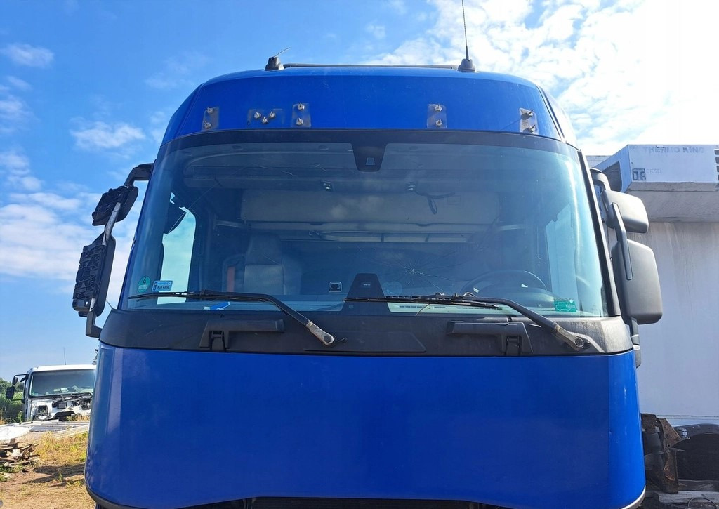 KOMPLETNA RENAULT GAMA T RANGE EURO 6 RENAULT GAMA T RANGE - Cab: picture 2 KOMPLETNA RENAULT GAMA T RANGE EURO 6 RENAULT GAMA T RANGE - Cab: picture 2