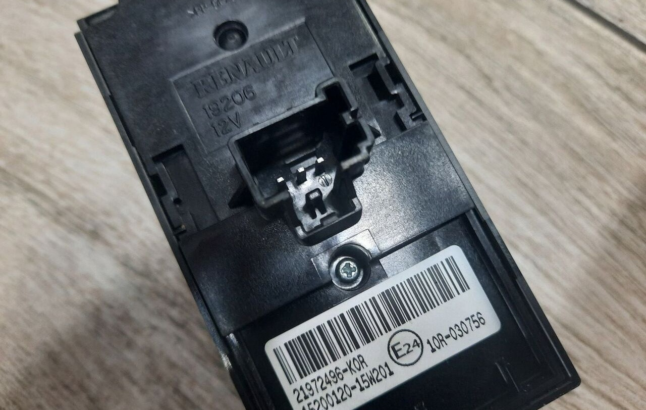 OEM PRZEŁĄCZNIK SZYB PANEL RENAULT GAMA T RANGE C K D 21972496 - Dashboard for Truck: picture 3 OEM PRZEŁĄCZNIK SZYB PANEL RENAULT GAMA T RANGE C K D 21972496 - Dashboard for Truck: picture 3