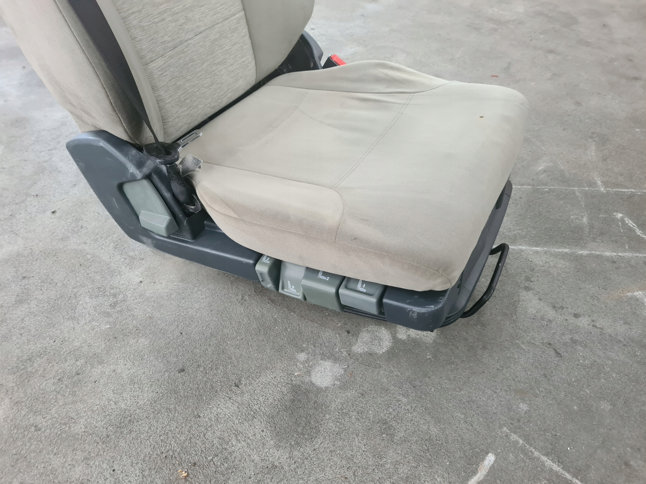 RENAULT FOTEL PNEUMATYCZNY PRAWY SIEDZENIE PASAŻERA RENAULT PREMIUM MIDLUM DXI - Seat for Truck: picture 5 RENAULT FOTEL PNEUMATYCZNY PRAWY SIEDZENIE PASAŻERA RENAULT PREMIUM MIDLUM DXI - Seat for Truck: picture 5