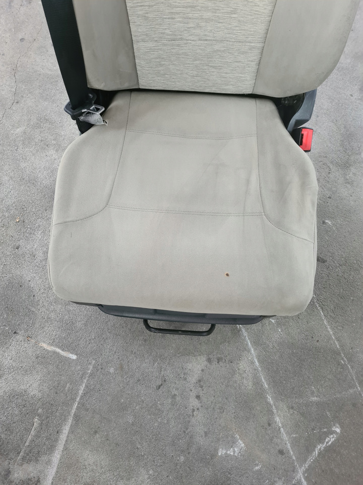 RENAULT FOTEL PNEUMATYCZNY PRAWY SIEDZENIE PASAŻERA RENAULT PREMIUM MIDLUM DXI - Seat for Truck: picture 3 RENAULT FOTEL PNEUMATYCZNY PRAWY SIEDZENIE PASAŻERA RENAULT PREMIUM MIDLUM DXI - Seat for Truck: picture 3