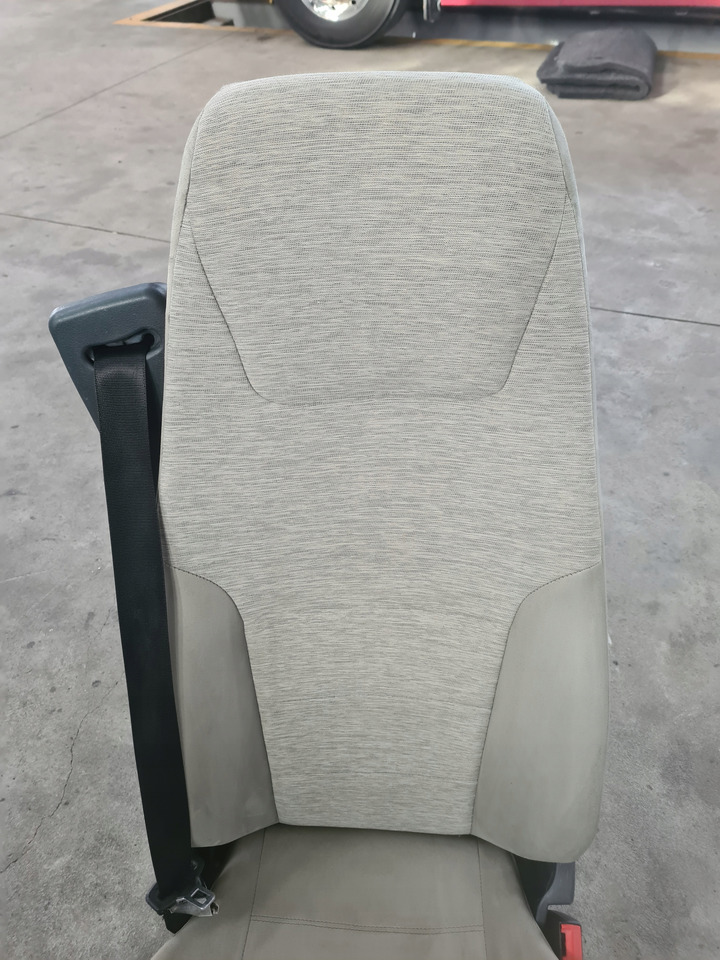 RENAULT FOTEL PNEUMATYCZNY PRAWY SIEDZENIE PASAŻERA RENAULT PREMIUM MIDLUM DXI - Seat for Truck: picture 2 RENAULT FOTEL PNEUMATYCZNY PRAWY SIEDZENIE PASAŻERA RENAULT PREMIUM MIDLUM DXI - Seat for Truck: picture 2