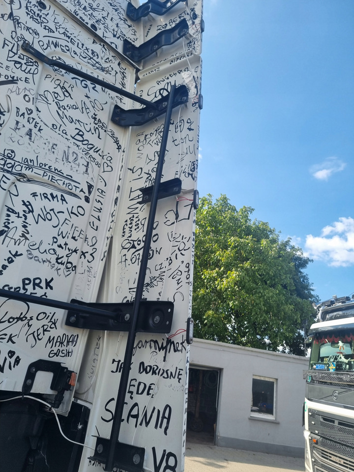 RENAULT SPOILERY OWIEWKI STELAŻ KABINY RENAULT GAMA T RANGE HIGH - Aerodynamics/ Spoiler for Truck: picture 4 RENAULT SPOILERY OWIEWKI STELAŻ KABINY RENAULT GAMA T RANGE HIGH - Aerodynamics/ Spoiler for Truck: picture 4