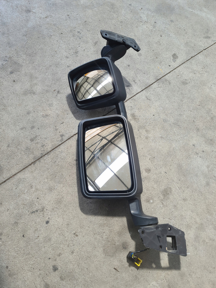 Renault LUSTERKO LUSTRO LEWE RENAULT GAMA T C K RANGE - Rear view mirror for Truck: picture 2 Renault LUSTERKO LUSTRO LEWE RENAULT GAMA T C K RANGE - Rear view mirror for Truck: picture 2