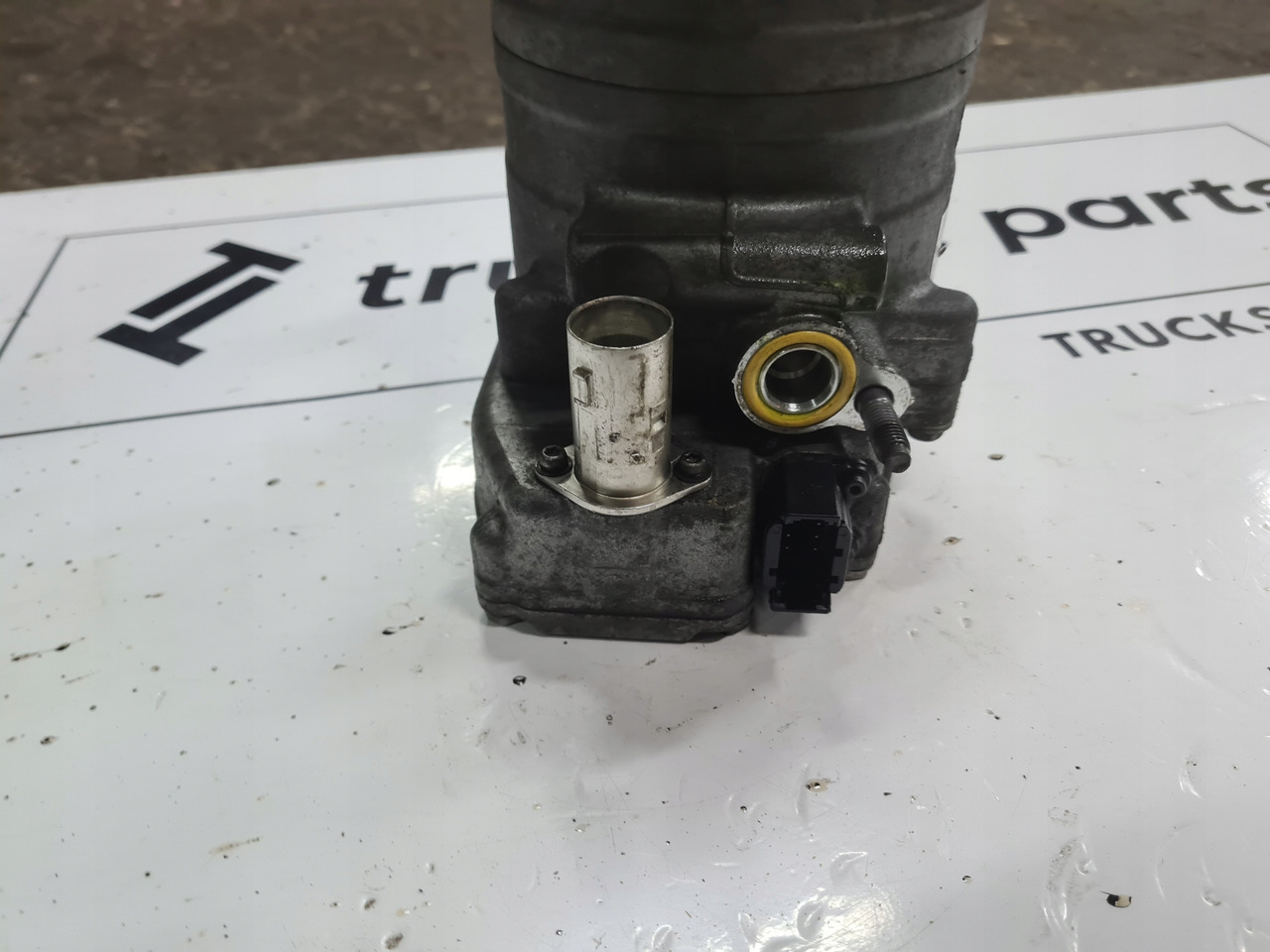 SANDEN SPRĘŻARKA KOMPRESOR KLIMATYZACJI POSTOJOWEJ VOLVO FH 4 FM 4 - A/C compressor for Truck: picture 3 SANDEN SPRĘŻARKA KOMPRESOR KLIMATYZACJI POSTOJOWEJ VOLVO FH 4 FM 4 - A/C compressor for Truck: picture 3