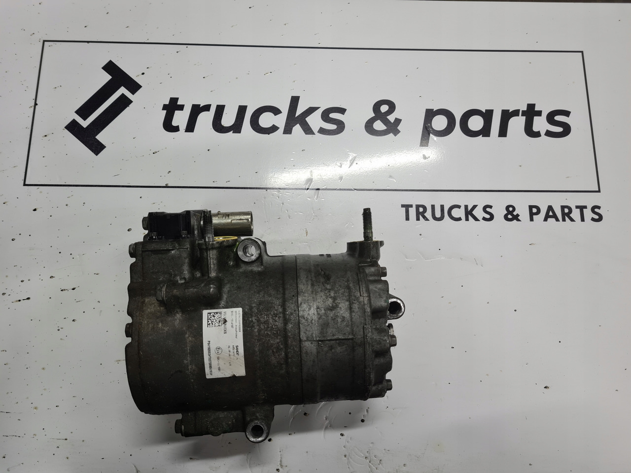 SANDEN SPRĘŻARKA KOMPRESOR KLIMATYZACJI POSTOJOWEJ VOLVO FH 4 FM 4 - A/C compressor for Truck: picture 1 SANDEN SPRĘŻARKA KOMPRESOR KLIMATYZACJI POSTOJOWEJ VOLVO FH 4 FM 4 - A/C compressor for Truck: picture 1