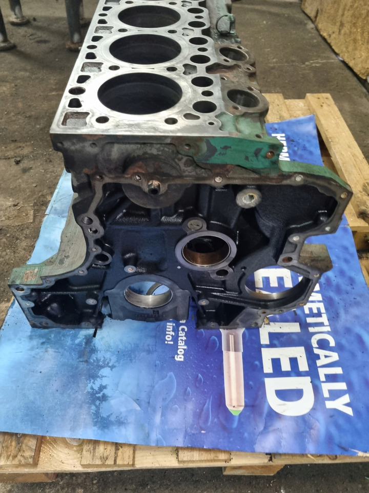 VOLVO BLOK SILNIKA GOŁY SŁUPEK VOLVO FL FE RENAULT PREMIUM MIDLUM DXI 7 D7F - Cylinder block for Truck: picture 4 VOLVO BLOK SILNIKA GOŁY SŁUPEK VOLVO FL FE RENAULT PREMIUM MIDLUM DXI 7 D7F - Cylinder block for Truck: picture 4