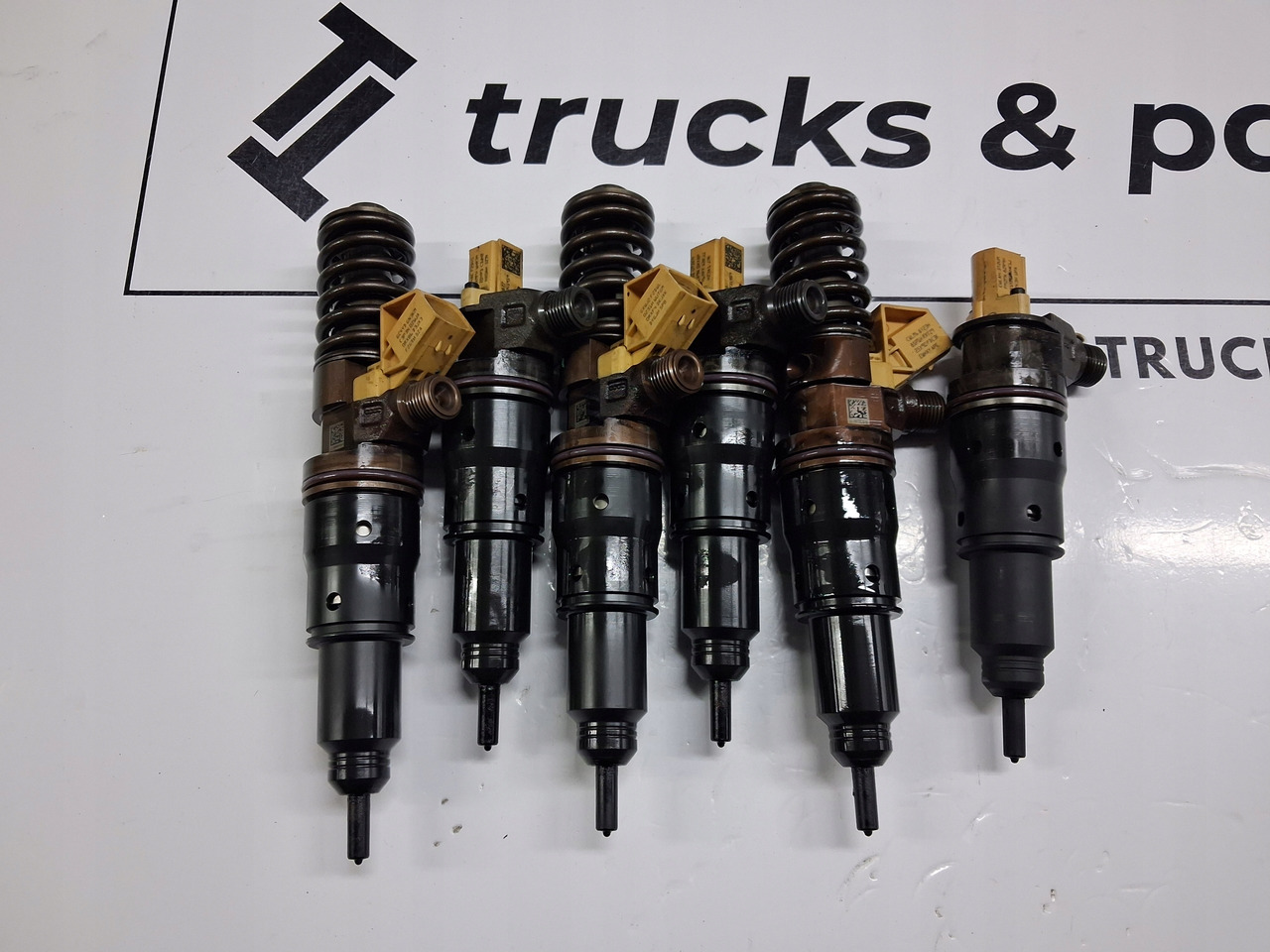 VOLVO CENA ZA KOMPLET 22758876 22758877 - Injector: picture 1 VOLVO CENA ZA KOMPLET 22758876 22758877 - Injector: picture 1