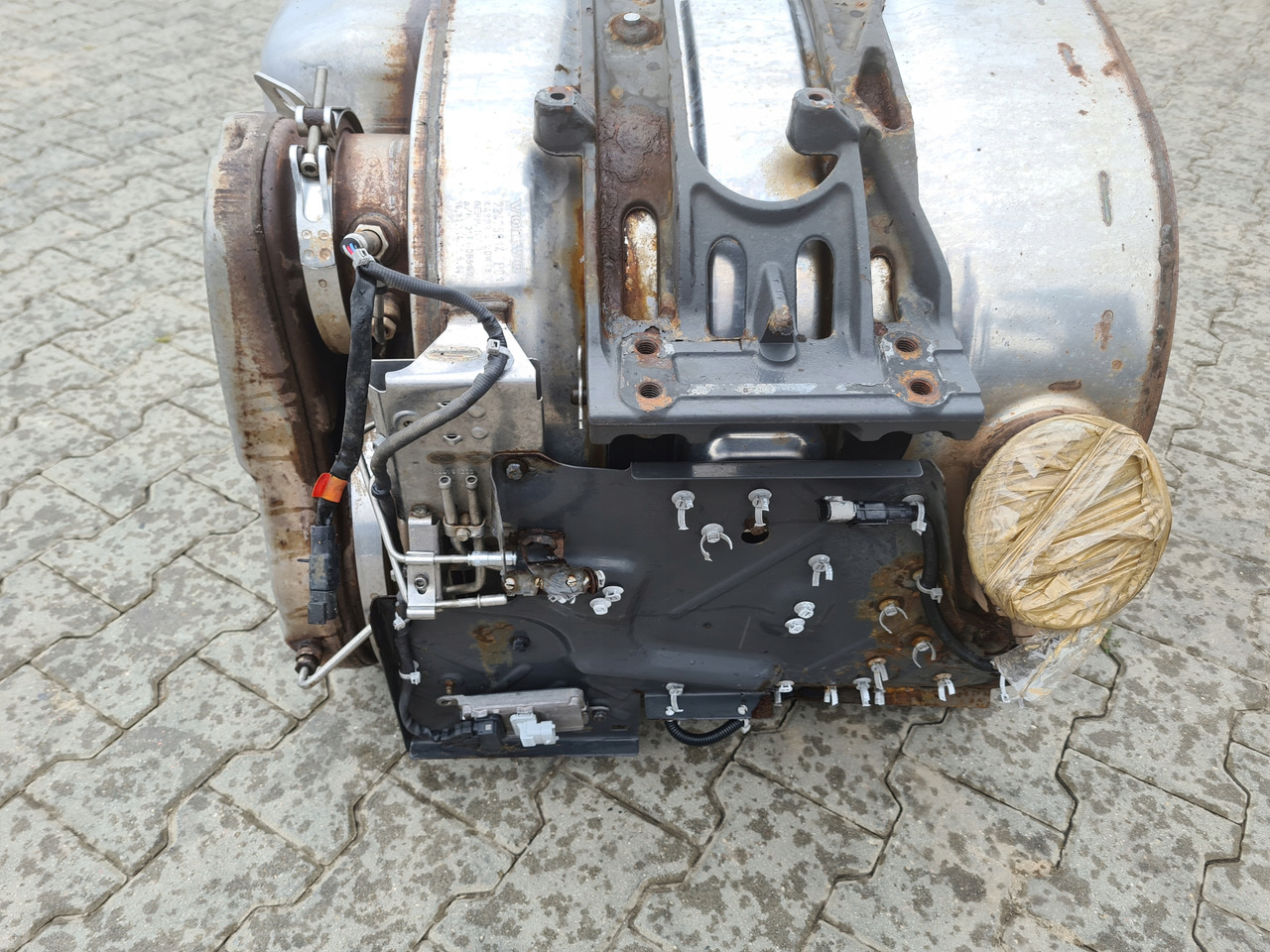 VOLVO KATALIZATOR TŁUMIK DPF FILTR KOMPLETNY VOLVO FH 4 FM 4 RENAULT GAMA T RANGE - Catalytic converter: picture 3 VOLVO KATALIZATOR TŁUMIK DPF FILTR KOMPLETNY VOLVO FH 4 FM 4 RENAULT GAMA T RANGE - Catalytic converter: picture 3