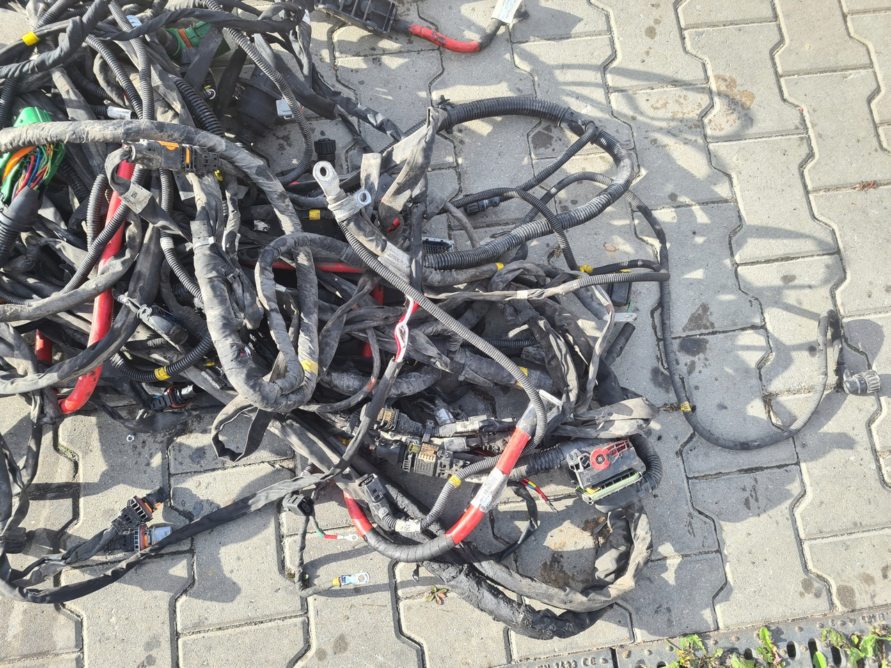 VOLVO WIĄZKA INSTALACJA RAMY VOLVO FH 5 I-SAVE 4x2 2022 ROK - Cables/ Wire harness for Truck: picture 4 VOLVO WIĄZKA INSTALACJA RAMY VOLVO FH 5 I-SAVE 4x2 2022 ROK - Cables/ Wire harness for Truck: picture 4