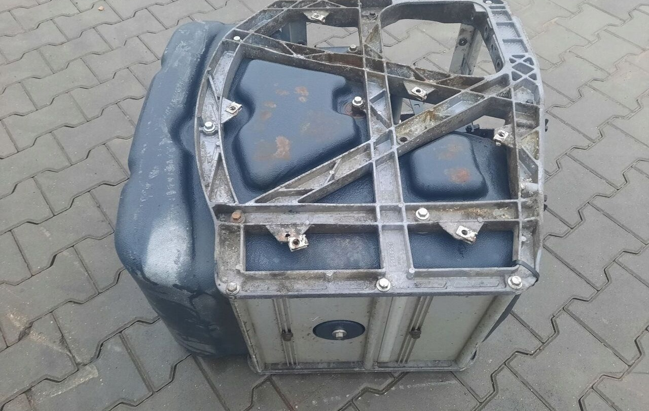 VOLVO ZBIORNIK ADBLUE RENAULT GAMA RANGE K C T VOLVO FH 4 FM 4 FMX FH 5 FM 5 - AdBlue tank for Truck: picture 4 VOLVO ZBIORNIK ADBLUE RENAULT GAMA RANGE K C T VOLVO FH 4 FM 4 FMX FH 5 FM 5 - AdBlue tank for Truck: picture 4