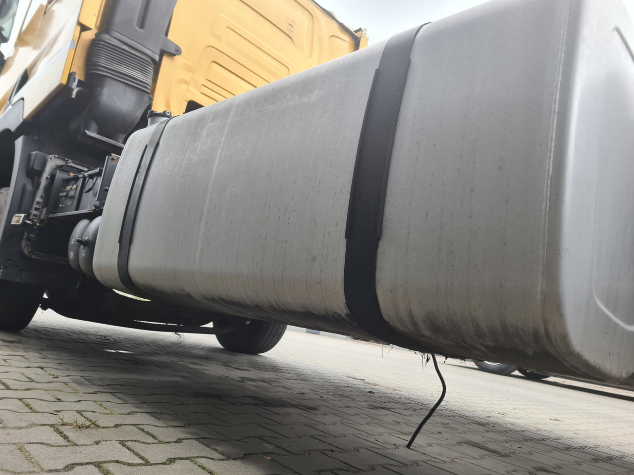 VOLVO ZBIORNIK PALIWA RENAULT PREMIUM MAGNUM DXI GAMA T VOLVO FH FM 13 4 170x70x70 - Fuel tank for Truck: picture 3 VOLVO ZBIORNIK PALIWA RENAULT PREMIUM MAGNUM DXI GAMA T VOLVO FH FM 13 4 170x70x70 - Fuel tank for Truck: picture 3