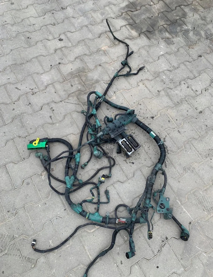 WIĄZKA INSTALACJA SILNIKA VOLVO FH 4 D13K 22272568 P02 - Cables/ Wire harness: picture 1 WIĄZKA INSTALACJA SILNIKA VOLVO FH 4 D13K 22272568 P02 - Cables/ Wire harness: picture 1