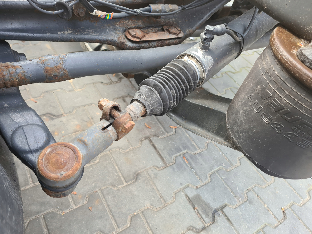 ZF SIŁOWNIK OSI SKRĘTNEJ KIEROWANEJ VOLVO FH FM 9 13 4 - Steering for Truck: picture 2 ZF SIŁOWNIK OSI SKRĘTNEJ KIEROWANEJ VOLVO FH FM 9 13 4 - Steering for Truck: picture 2