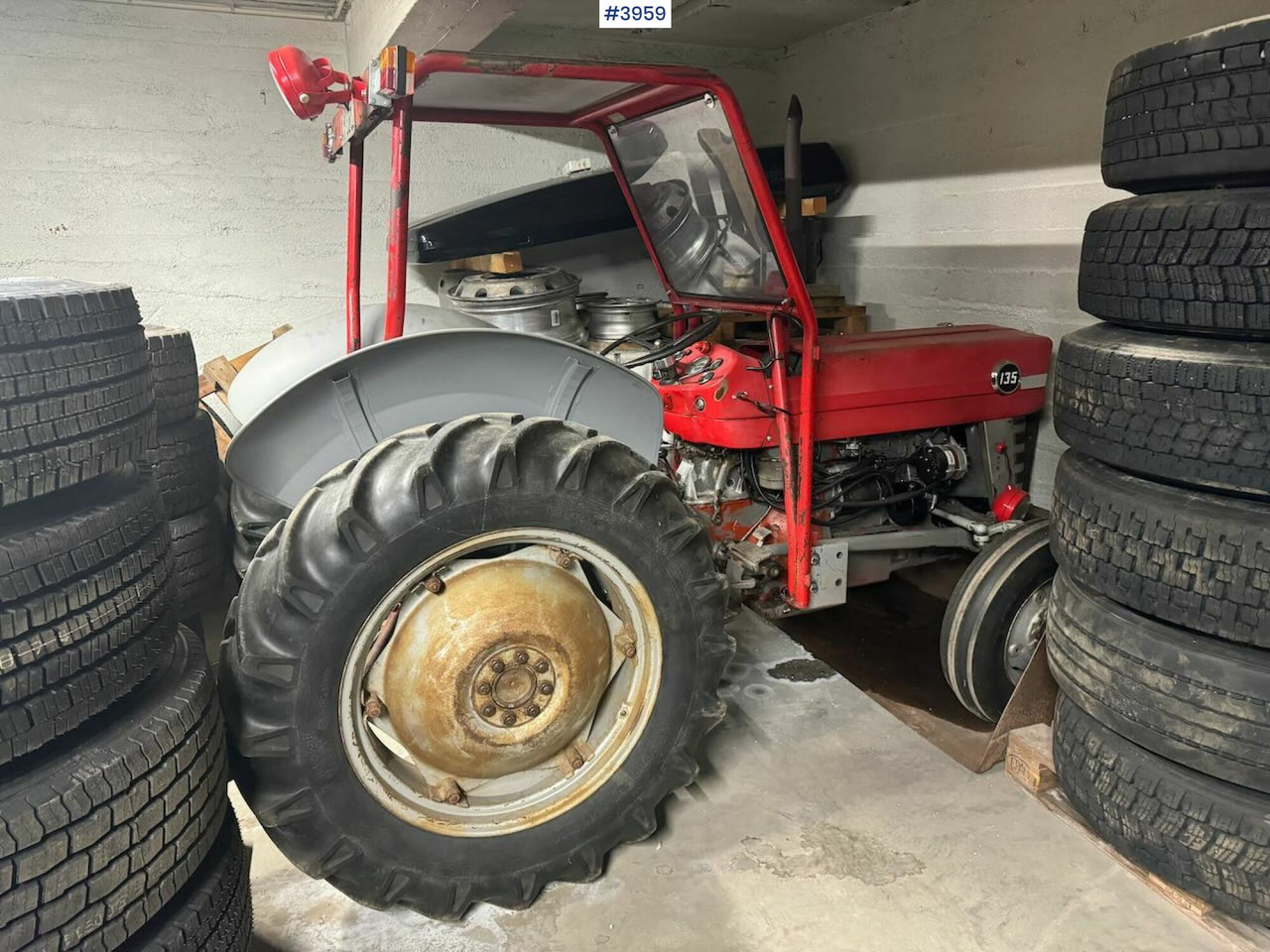 1971 Massey Ferguson 135 - Farm tractor: picture 1 1971 Massey Ferguson 135 - Farm tractor: picture 1