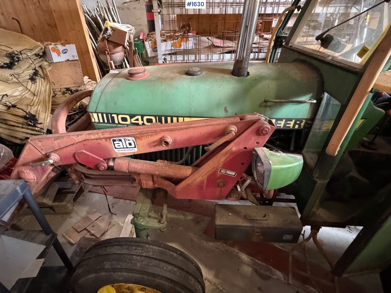 1981 John Deere 1040 w/ front loader & triangle - Farm tractor: picture 4 1981 John Deere 1040 w/ front loader & triangle - Farm tractor: picture 4