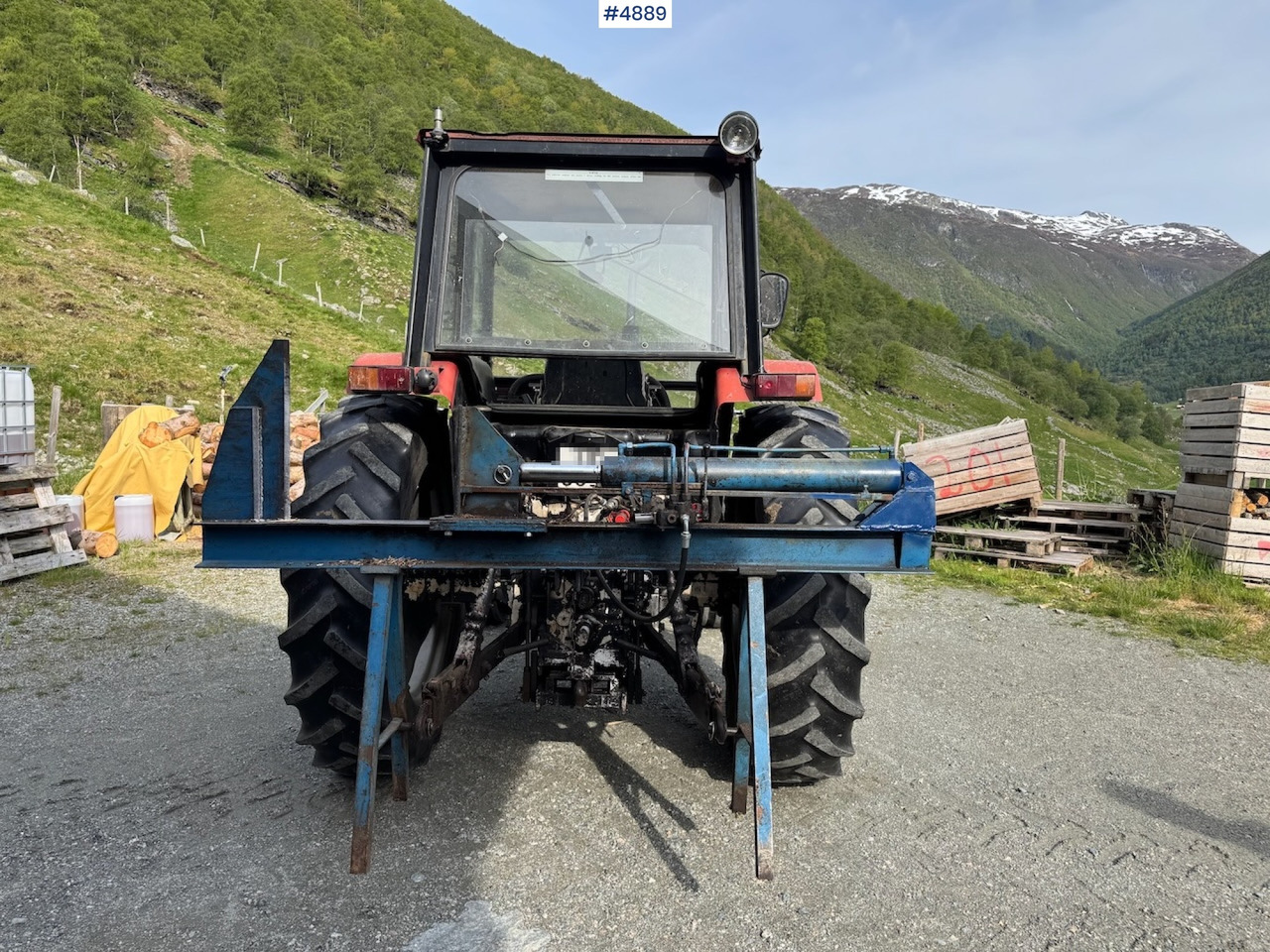 1986 Case International 585 - Farm tractor: picture 4 1986 Case International 585 - Farm tractor: picture 4