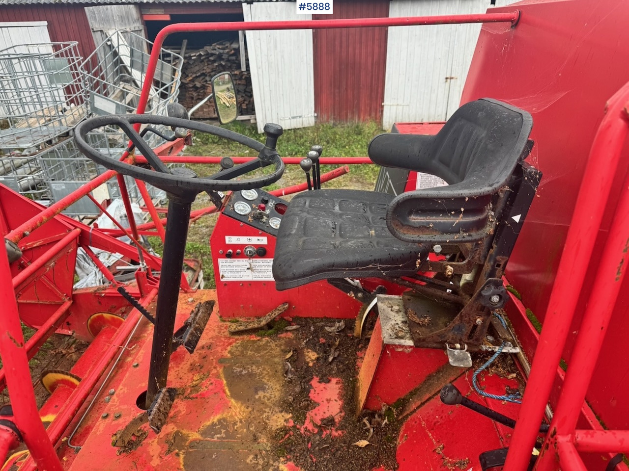 Combine harvester 1986 Massey Ferguson 330 combine harvester: picture 13