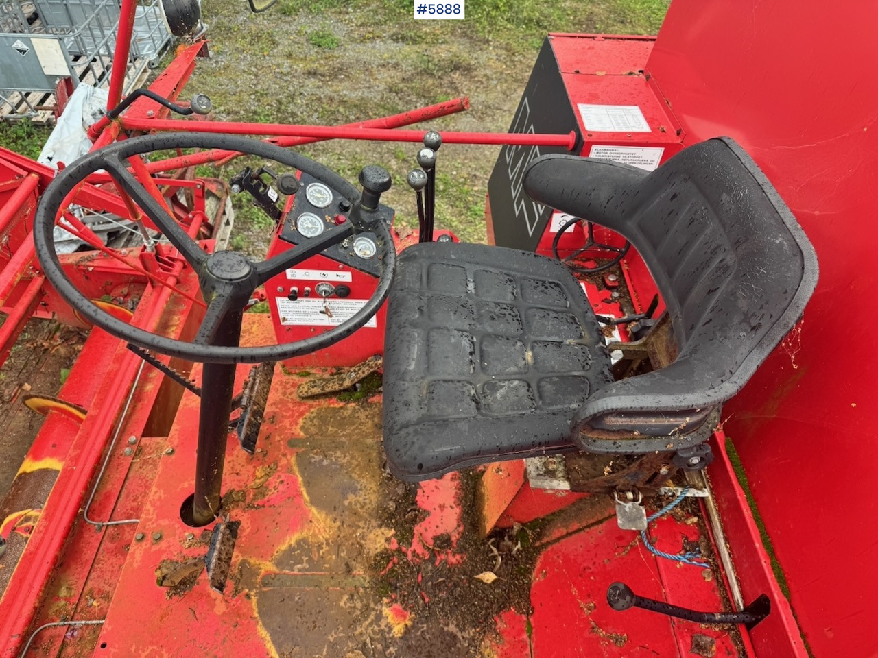 Combine harvester 1986 Massey Ferguson 330 combine harvester: picture 14