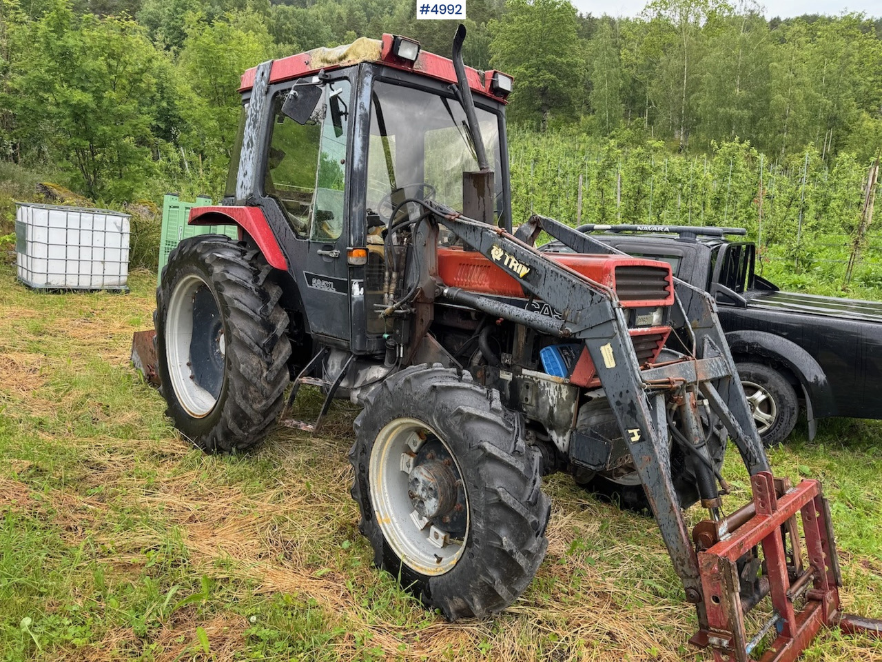 1988 Case International 585 XL w/ front loader. - Farm tractor: picture 1 1988 Case International 585 XL w/ front loader. - Farm tractor: picture 1