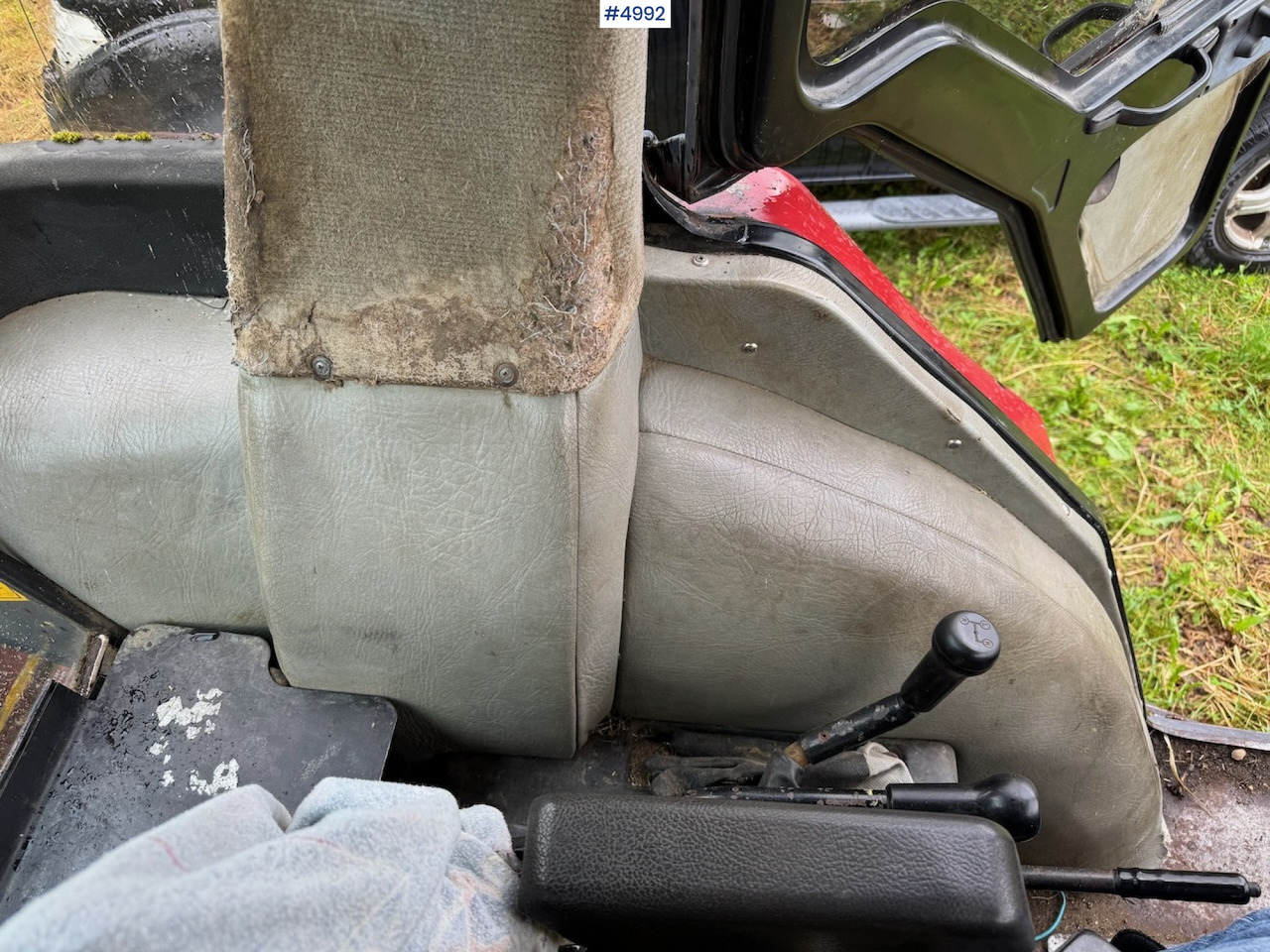 Farm tractor 1988 Case International 585 XL w/ front loader.: picture 21