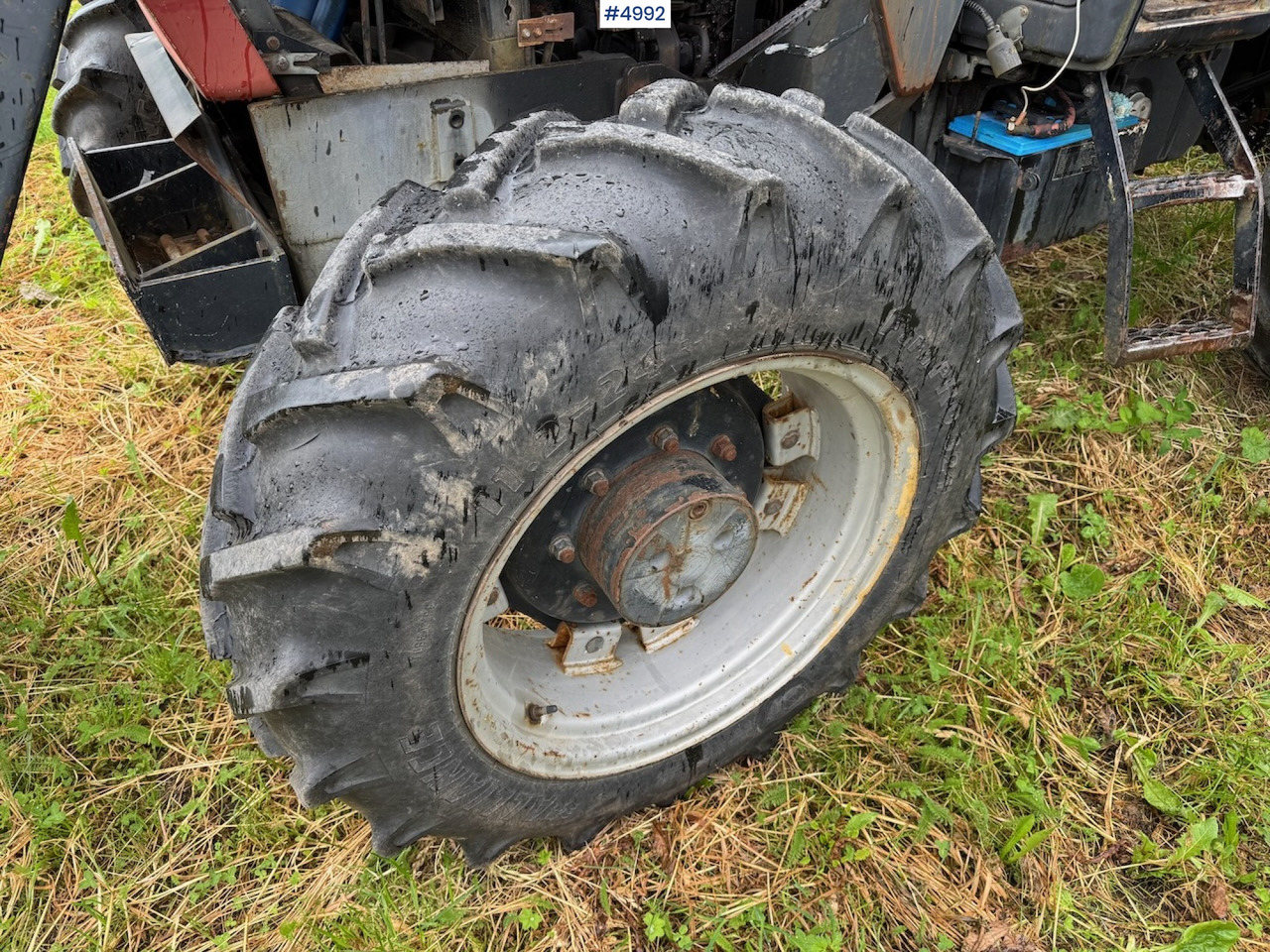 Farm tractor 1988 Case International 585 XL w/ front loader.: picture 38