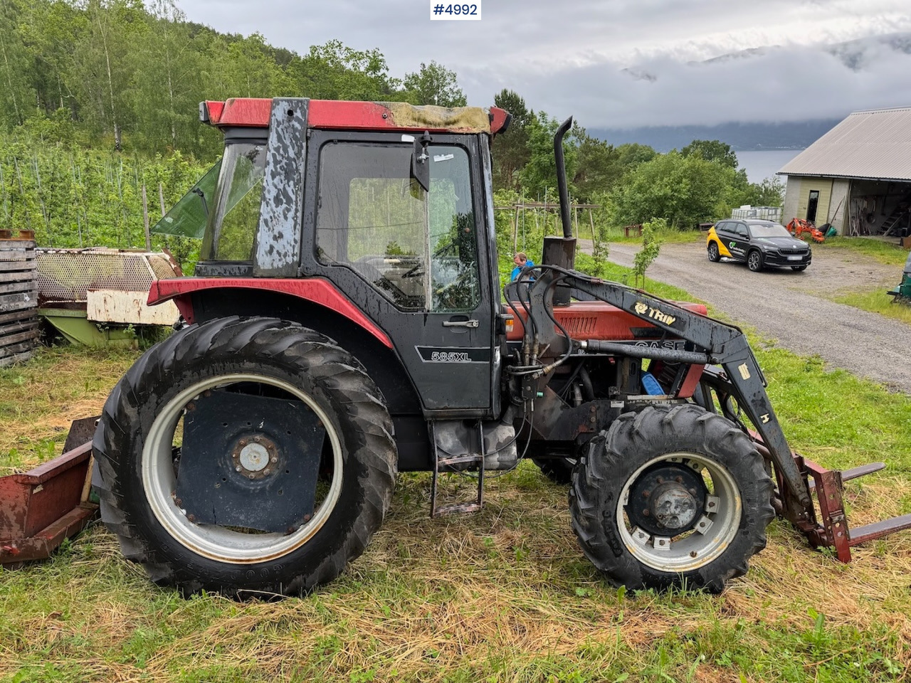 1988 Case International 585 XL w/ front loader. - Farm tractor: picture 2 1988 Case International 585 XL w/ front loader. - Farm tractor: picture 2