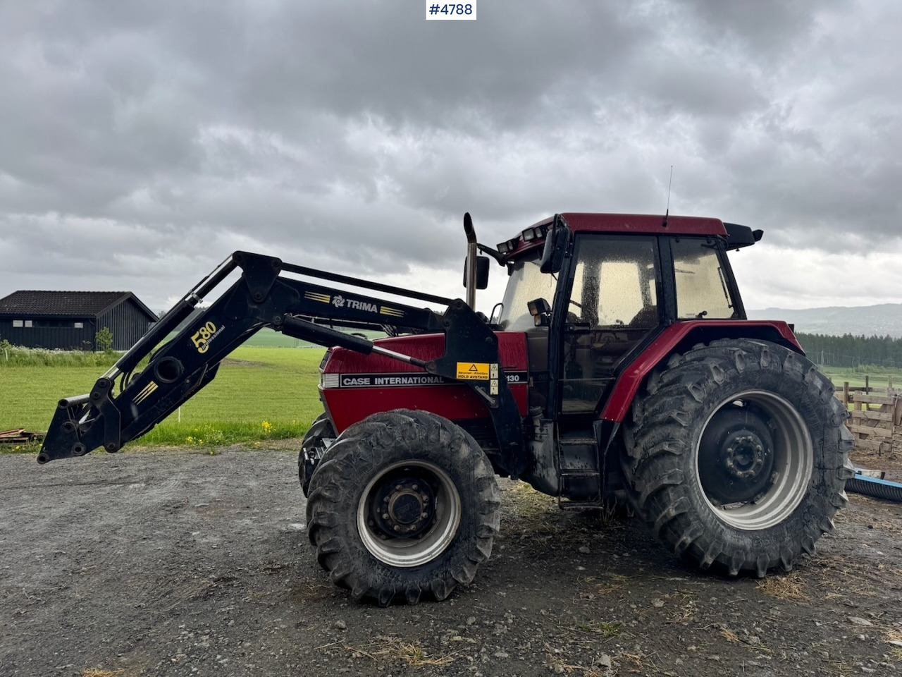 Farm tractor 1992 Case International 5130 4x4 w/ Front Loader: picture 1