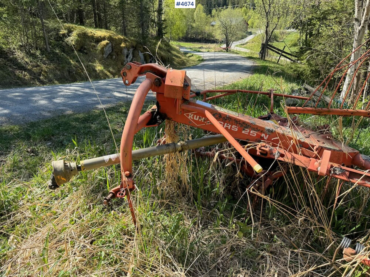 1998 Kuhn GRS 25 - Hay and forage equipment: picture 4 1998 Kuhn GRS 25 - Hay and forage equipment: picture 4