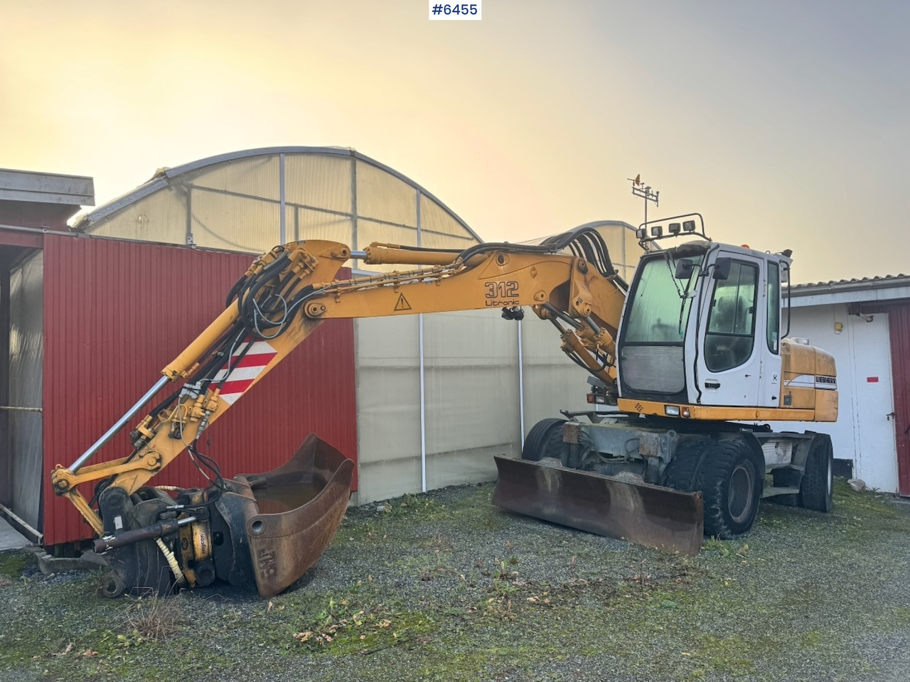 2003 Liebherr 312 Wheeled excavator w/ Rototilt and 2 buckets. - Excavator: picture 2 2003 Liebherr 312 Wheeled excavator w/ Rototilt and 2 buckets. - Excavator: picture 2