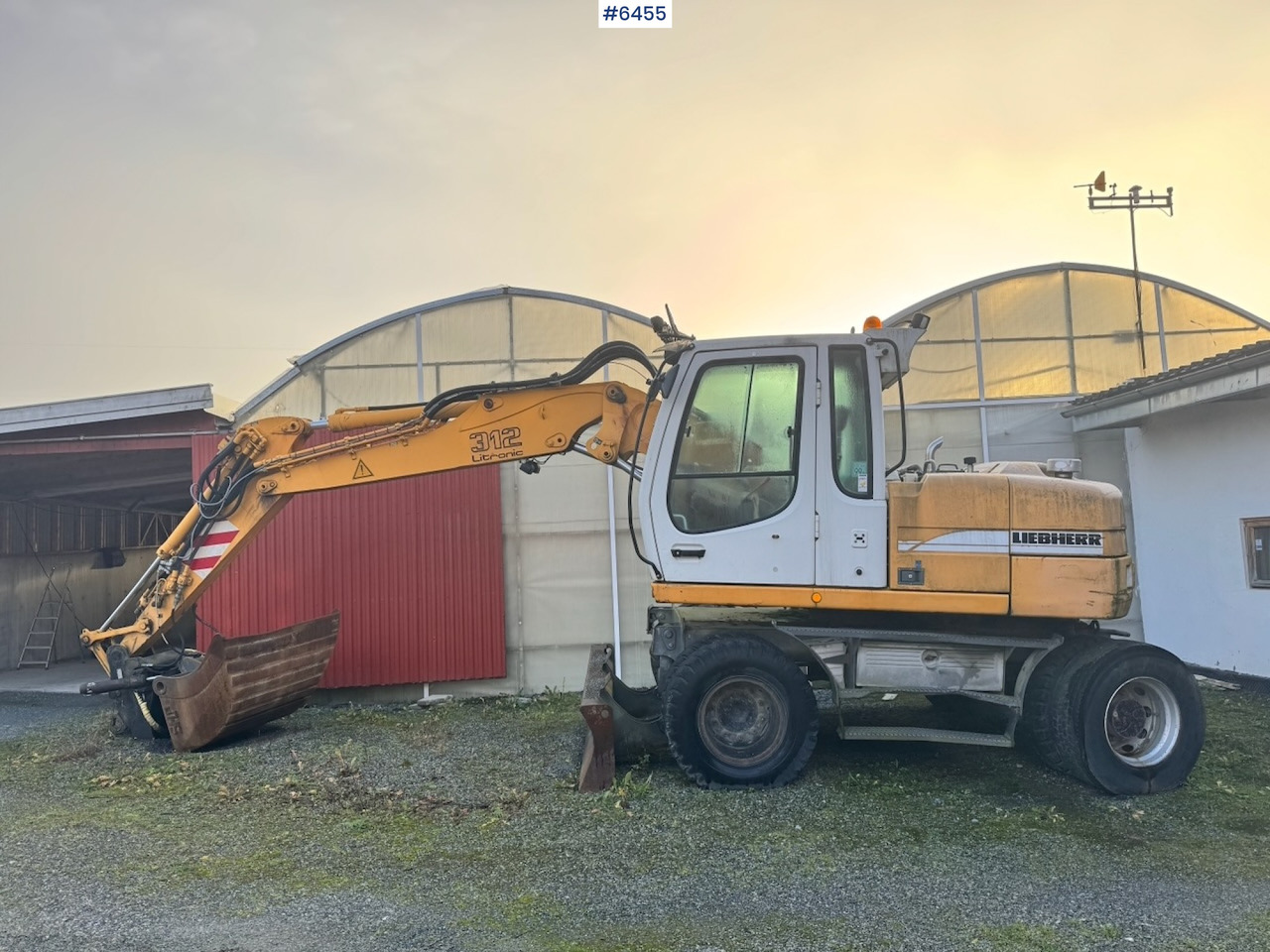 2003 Liebherr 312 Wheeled excavator w/ Rototilt and 2 buckets. - Excavator: picture 1 2003 Liebherr 312 Wheeled excavator w/ Rototilt and 2 buckets. - Excavator: picture 1