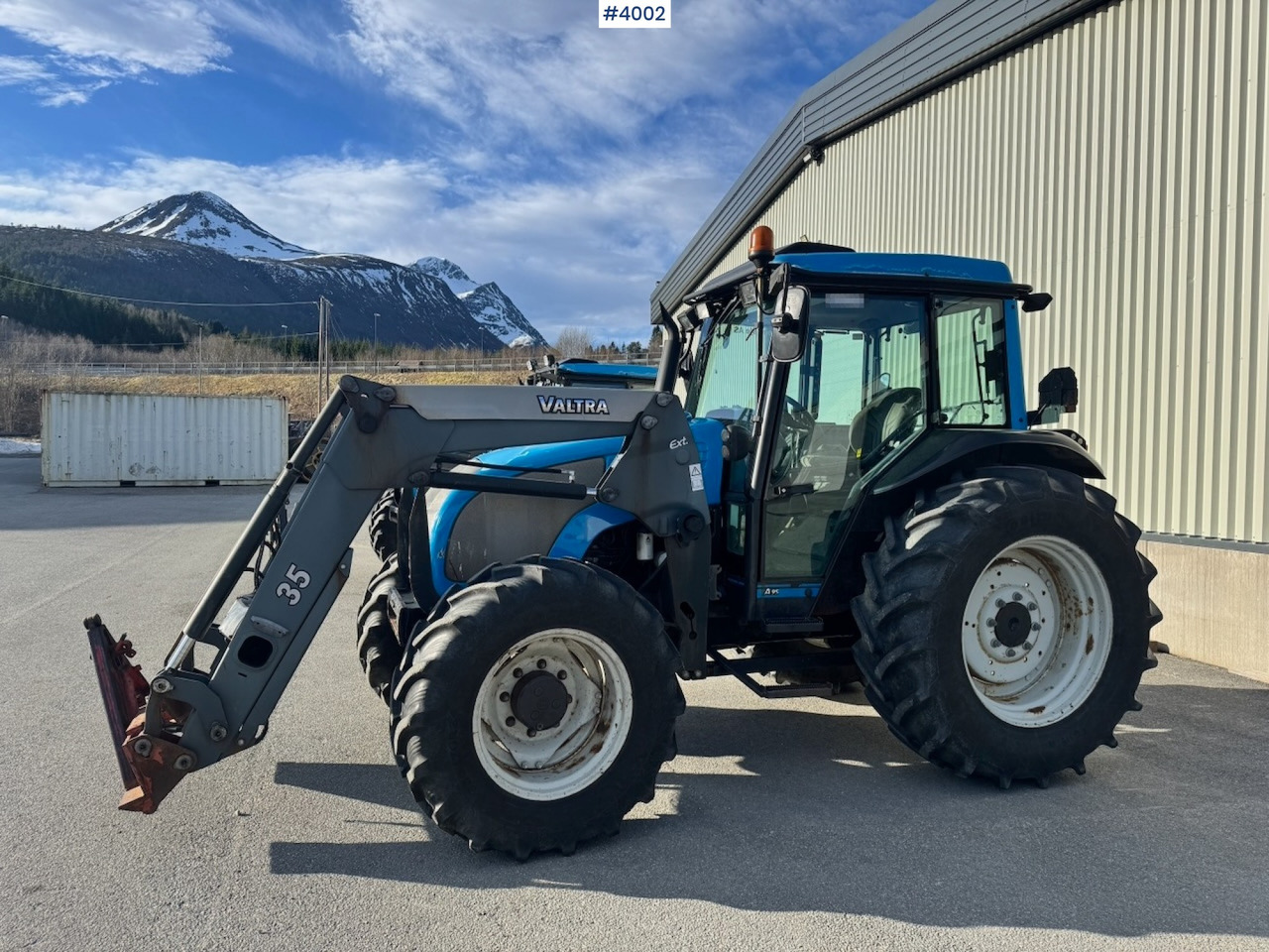 Farm tractor 2006 Valtra A95-4 4x4 w/ Front loader. 2700 hours!: picture 1