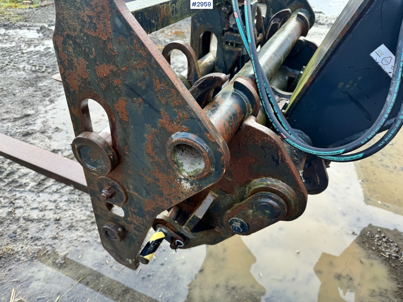 Telescopic handler 2009 Manitou MT 1440 Telescopic truck w/ Bucket, Pallet forks and Lifting jib: picture 14 Telescopic handler 2009 Manitou MT 1440 Telescopic truck w/ Bucket, Pallet forks and Lifting jib: picture 14