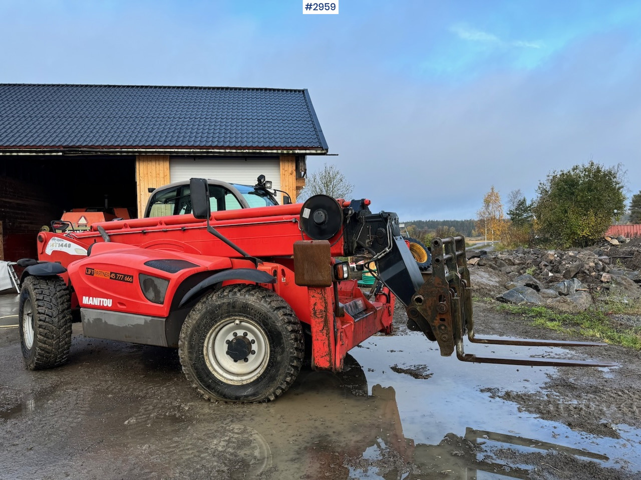 Telescopic handler 2009 Manitou MT 1440 Telescopic truck w/ Bucket, Pallet forks and Lifting jib: picture 6 Telescopic handler 2009 Manitou MT 1440 Telescopic truck w/ Bucket, Pallet forks and Lifting jib: picture 6