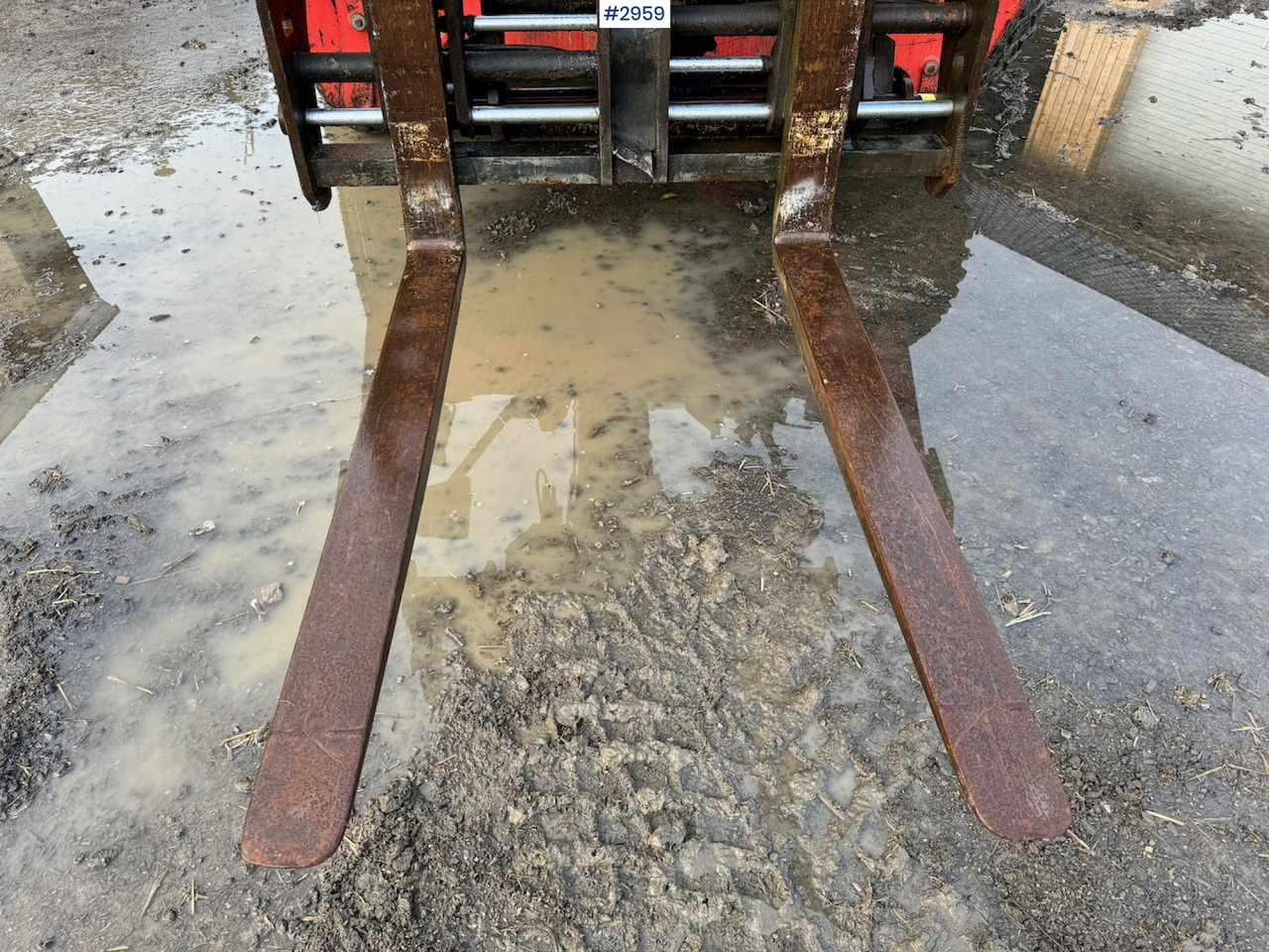 Telescopic handler 2009 Manitou MT 1440 Telescopic truck w/ Bucket, Pallet forks and Lifting jib: picture 17 Telescopic handler 2009 Manitou MT 1440 Telescopic truck w/ Bucket, Pallet forks and Lifting jib: picture 17