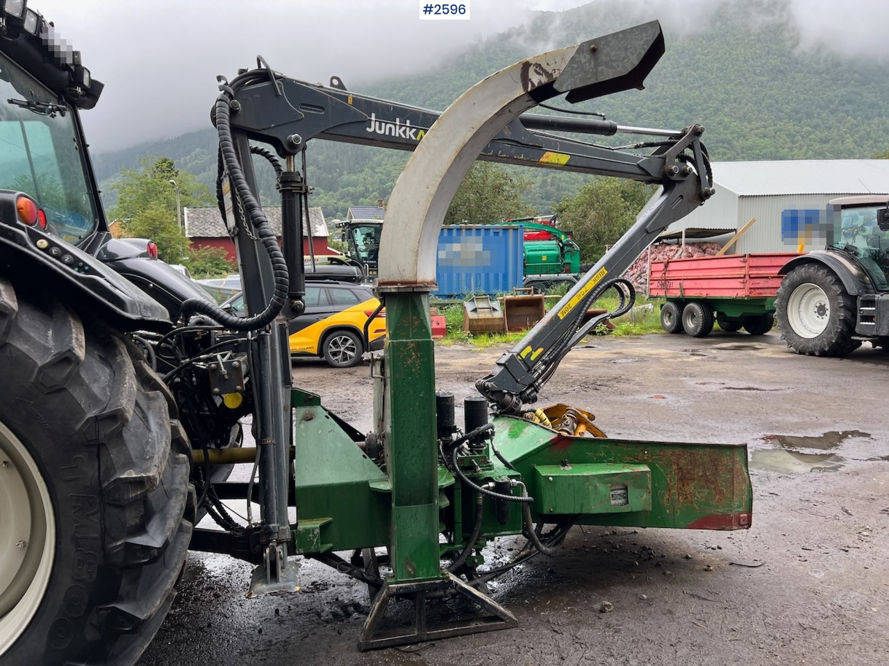 2010 Valtra T182 Versu Tractor w/ 2015 NHS 300E Chipper and 2015 Junkkari P4169 Crane - Farm tractor: picture 5 2010 Valtra T182 Versu Tractor w/ 2015 NHS 300E Chipper and 2015 Junkkari P4169 Crane - Farm tractor: picture 5