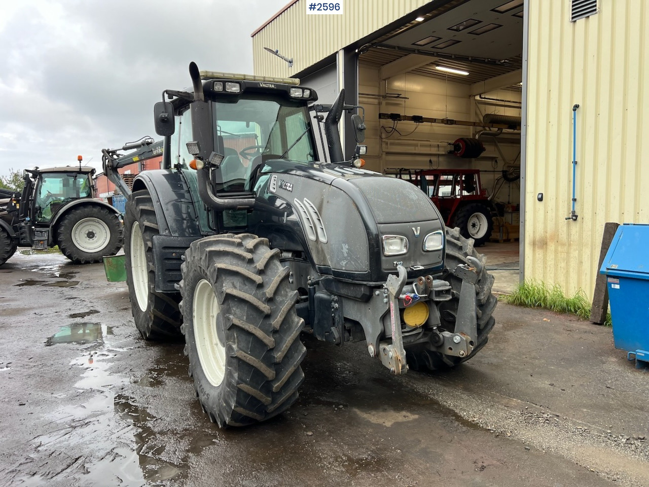 2010 Valtra T182 Versu Tractor w/ 2015 NHS 300E Chipper and 2015 Junkkari P4169 Crane - Farm tractor: picture 3 2010 Valtra T182 Versu Tractor w/ 2015 NHS 300E Chipper and 2015 Junkkari P4169 Crane - Farm tractor: picture 3