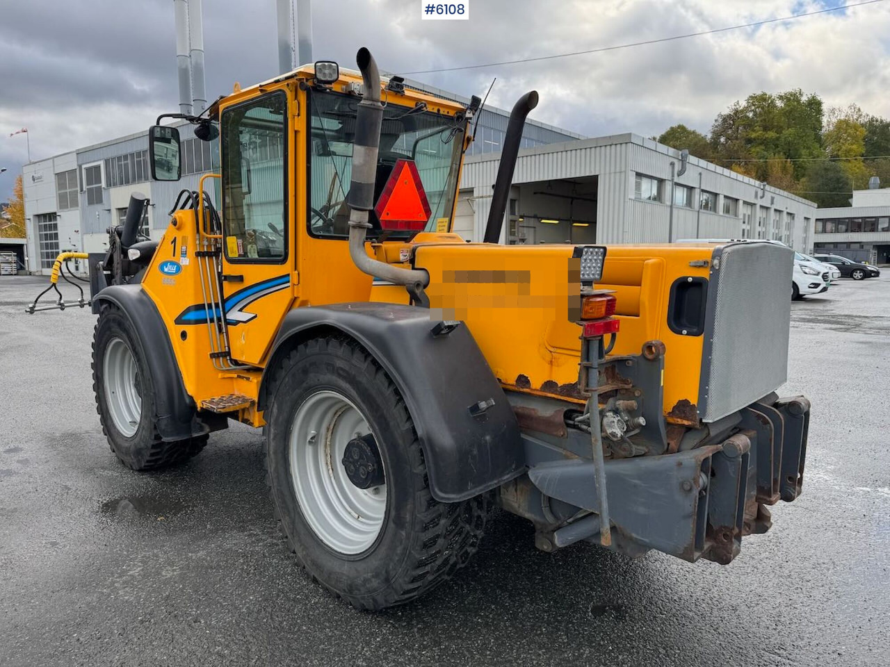 2011 Wille 655C w/ flushing unit, sweeping unit, 2 buckets and pallet fork - Wheel loader: picture 3 2011 Wille 655C w/ flushing unit, sweeping unit, 2 buckets and pallet fork - Wheel loader: picture 3