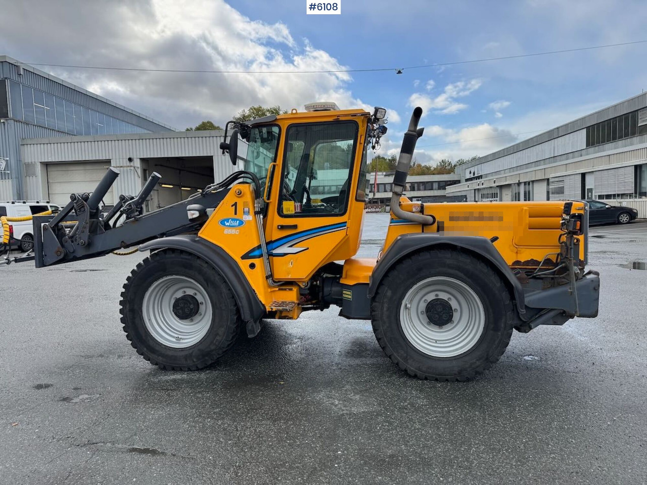 2011 Wille 655C w/ flushing unit, sweeping unit, 2 buckets and pallet fork - Wheel loader: picture 2 2011 Wille 655C w/ flushing unit, sweeping unit, 2 buckets and pallet fork - Wheel loader: picture 2