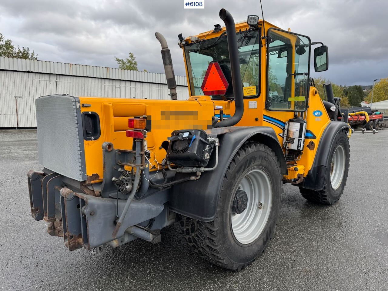 2011 Wille 655C w/ flushing unit, sweeping unit, 2 buckets and pallet fork - Wheel loader: picture 5 2011 Wille 655C w/ flushing unit, sweeping unit, 2 buckets and pallet fork - Wheel loader: picture 5
