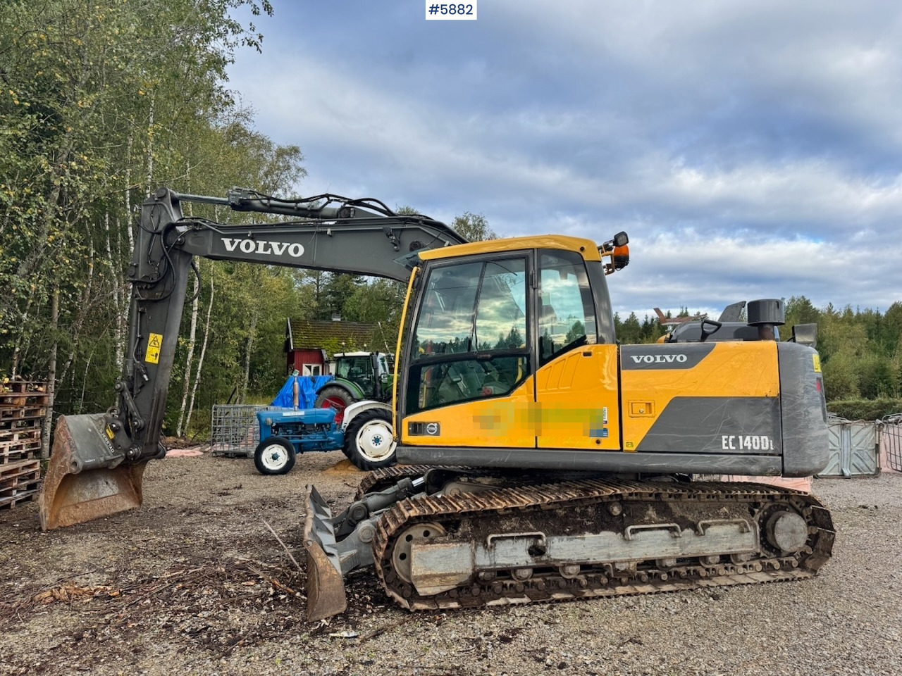 2013 Volvo EC140DL Crawler Excavator w/ Cleaning Bucket. - Crawler excavator: picture 2 2013 Volvo EC140DL Crawler Excavator w/ Cleaning Bucket. - Crawler excavator: picture 2