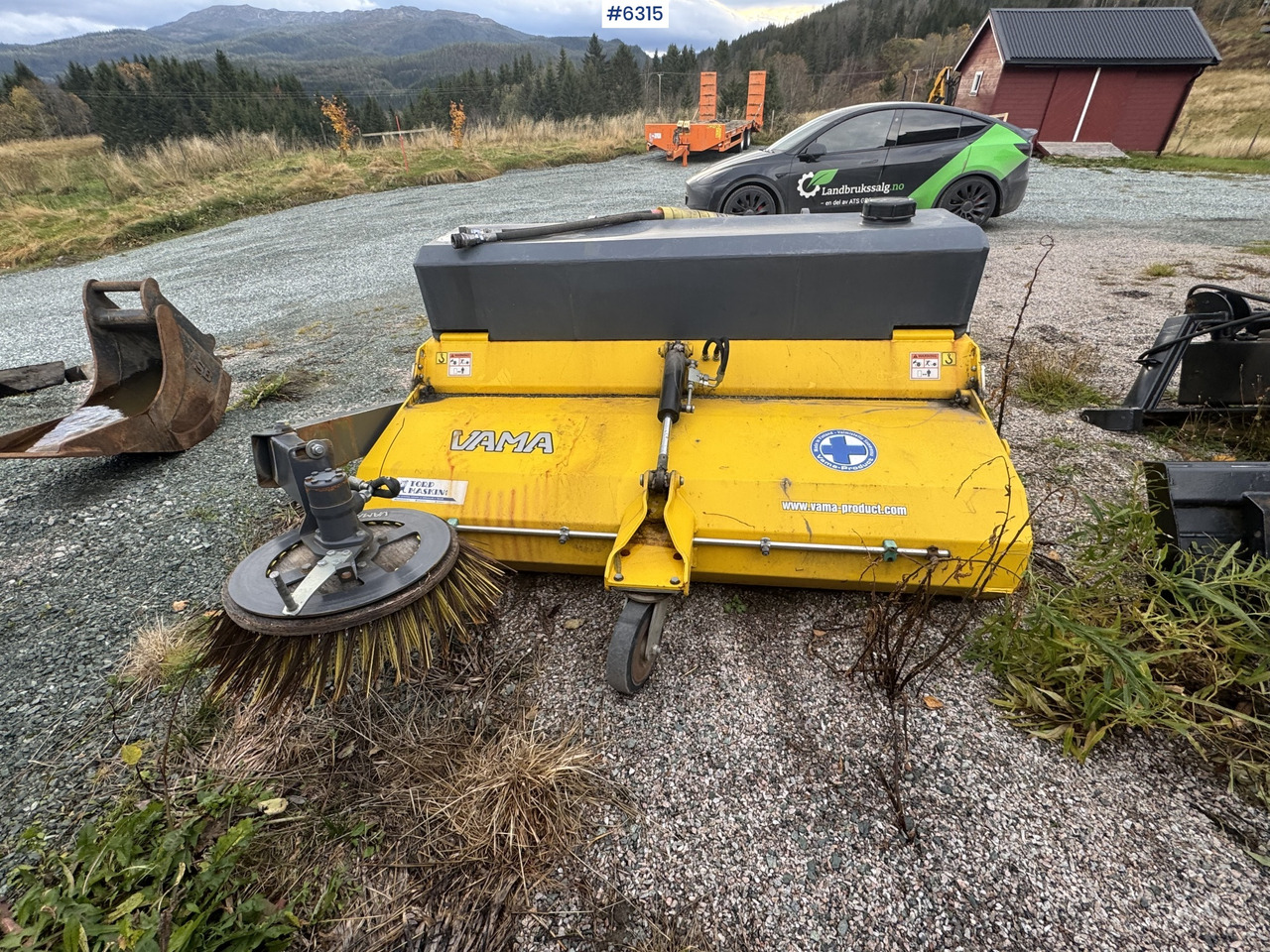 2016 VAMA 2000 Sweeping broom w/ side broom - Broom: picture 3 2016 VAMA 2000 Sweeping broom w/ side broom - Broom: picture 3