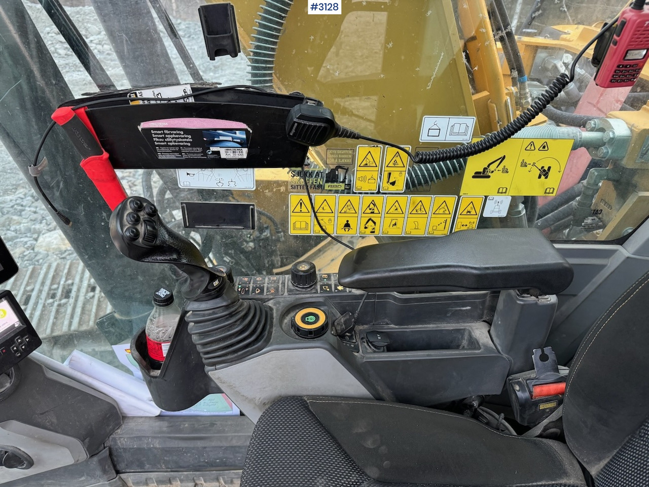 Excavator 2018 Cat 323-07 with rototilt, grading bucket, and digging bucket: picture 18